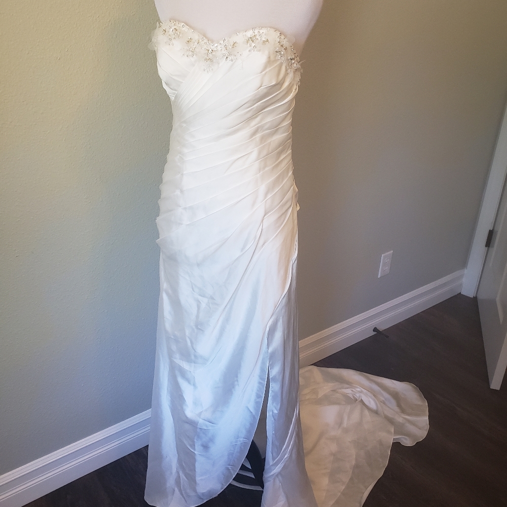 Bonny Bridal Wedding Dress size 4